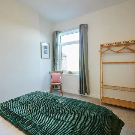 House Near Train Station, Castle, River And Shipton's Cave * Knaresborough
